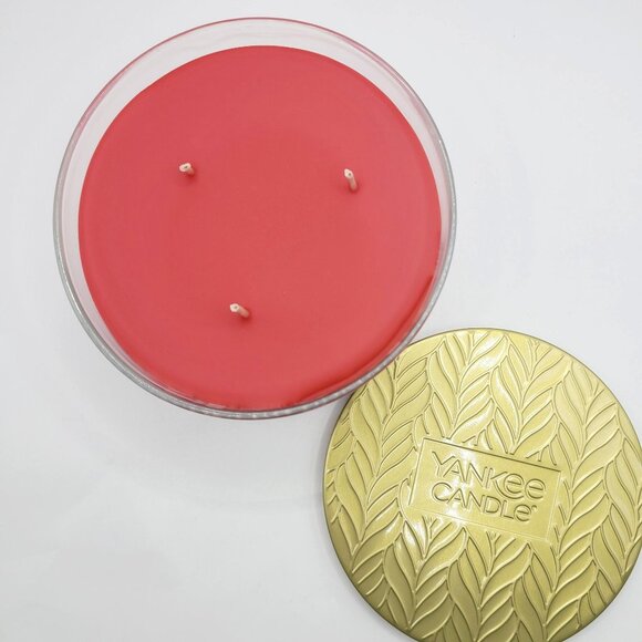 Yankee Candle Sparkling Cinnamon 3-Wick 18oz Scented Jar Candle With Gold Lid - Picture 5 of 8